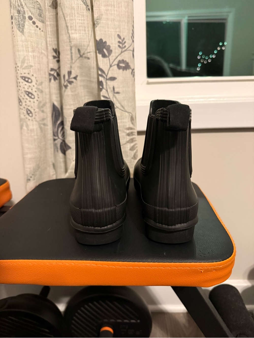 Hunter Women’s Black Chelsea Rain Booties - Picture 4 of 9